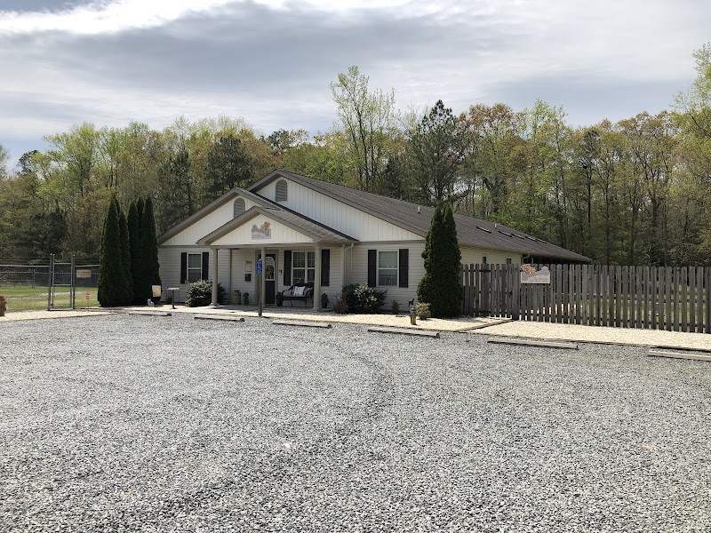 Happy Tails Pet Retreat